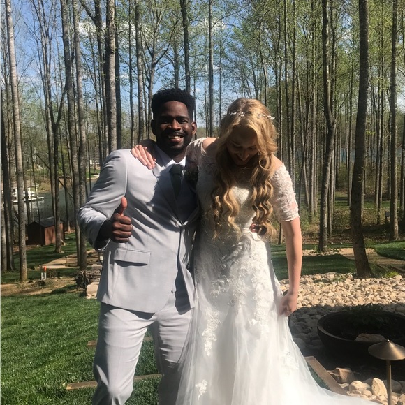 Wedding Dress! Great condition! easy used- Size 8. - Picture 6 of 10